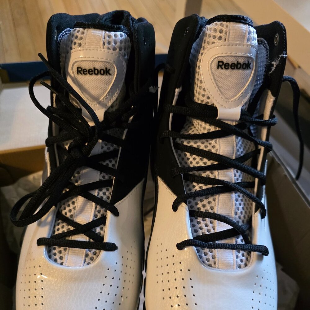 Reebok John Wall  Slash Zigtag Basketball Runners